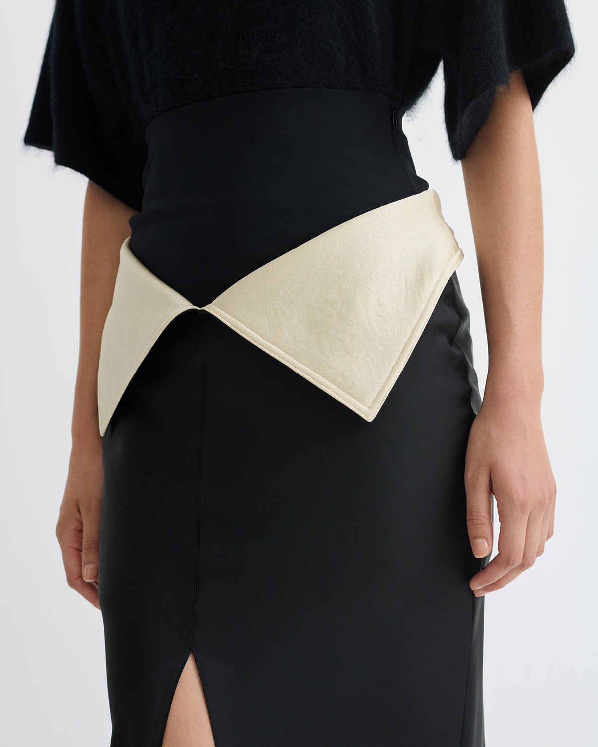 Mentari Maxi skirt - Black/Ecru | Nanushka