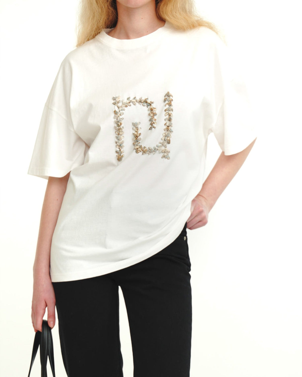 Wren Embroidered T-shirt - Off White/Paisley | Nanushka