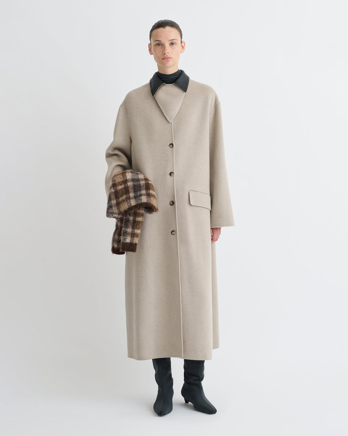 Rowina Regenerated leather coat - Stone/Black | Nanushka