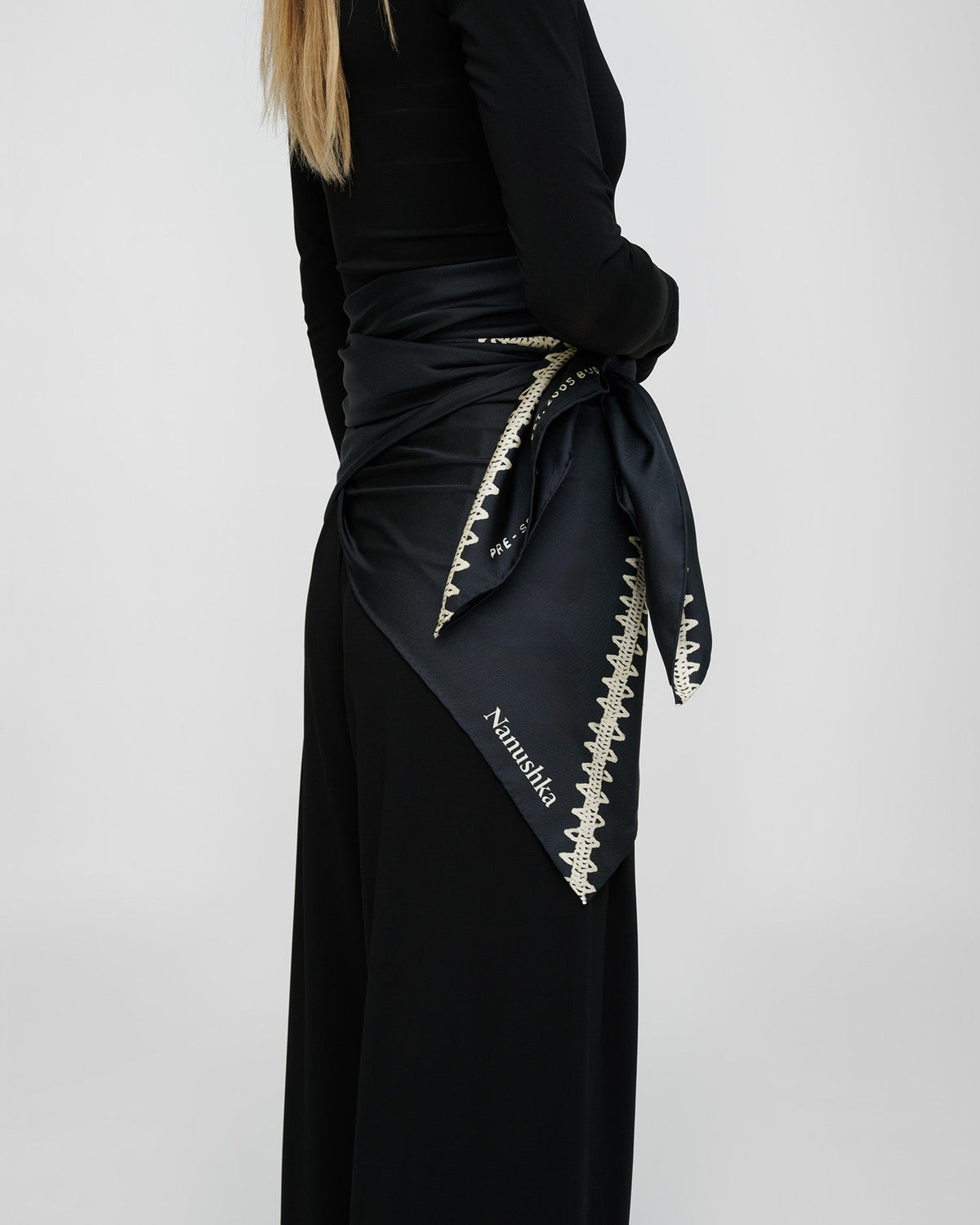 Miani Silk scarf - Origami Black | Nanushka