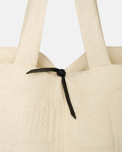 Symbol Quilted tote bag - Creme | Nanushka