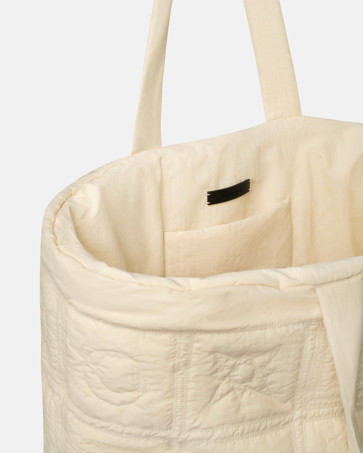 Symbol Quilted tote bag - Creme | Nanushka