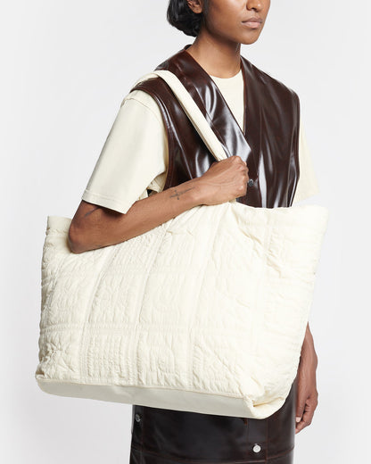 Symbol Quilted tote bag - Creme | Nanushka