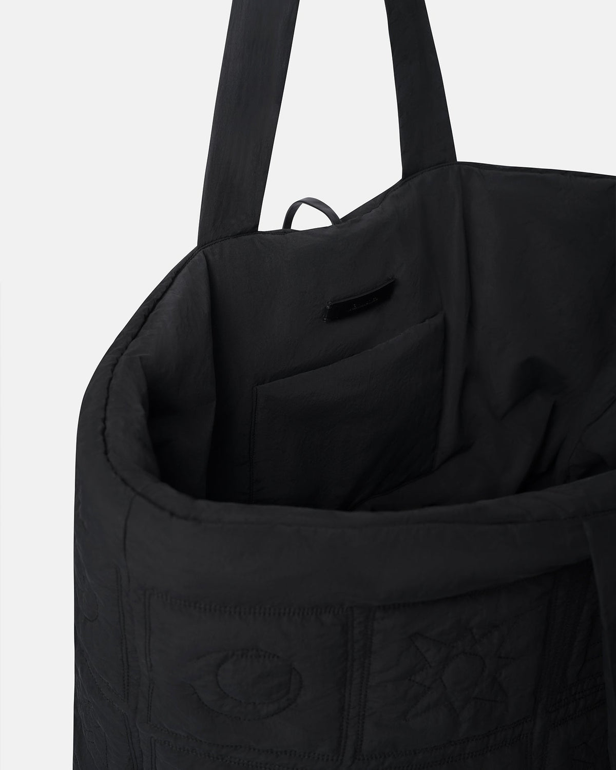 Symbol Quilted tote bag - Black | Nanushka