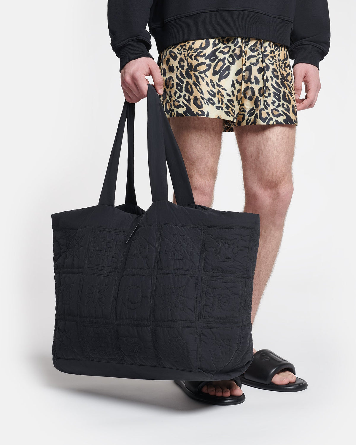 Symbol Quilted tote bag - Black | Nanushka