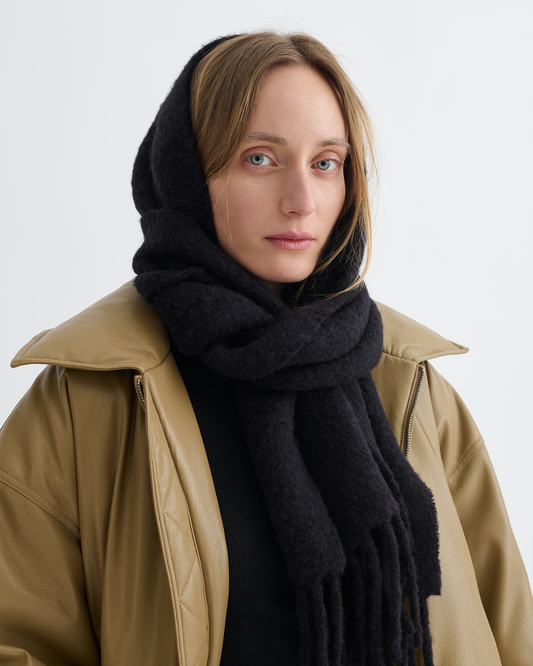 Fluff Scarf - Black | Nanushka