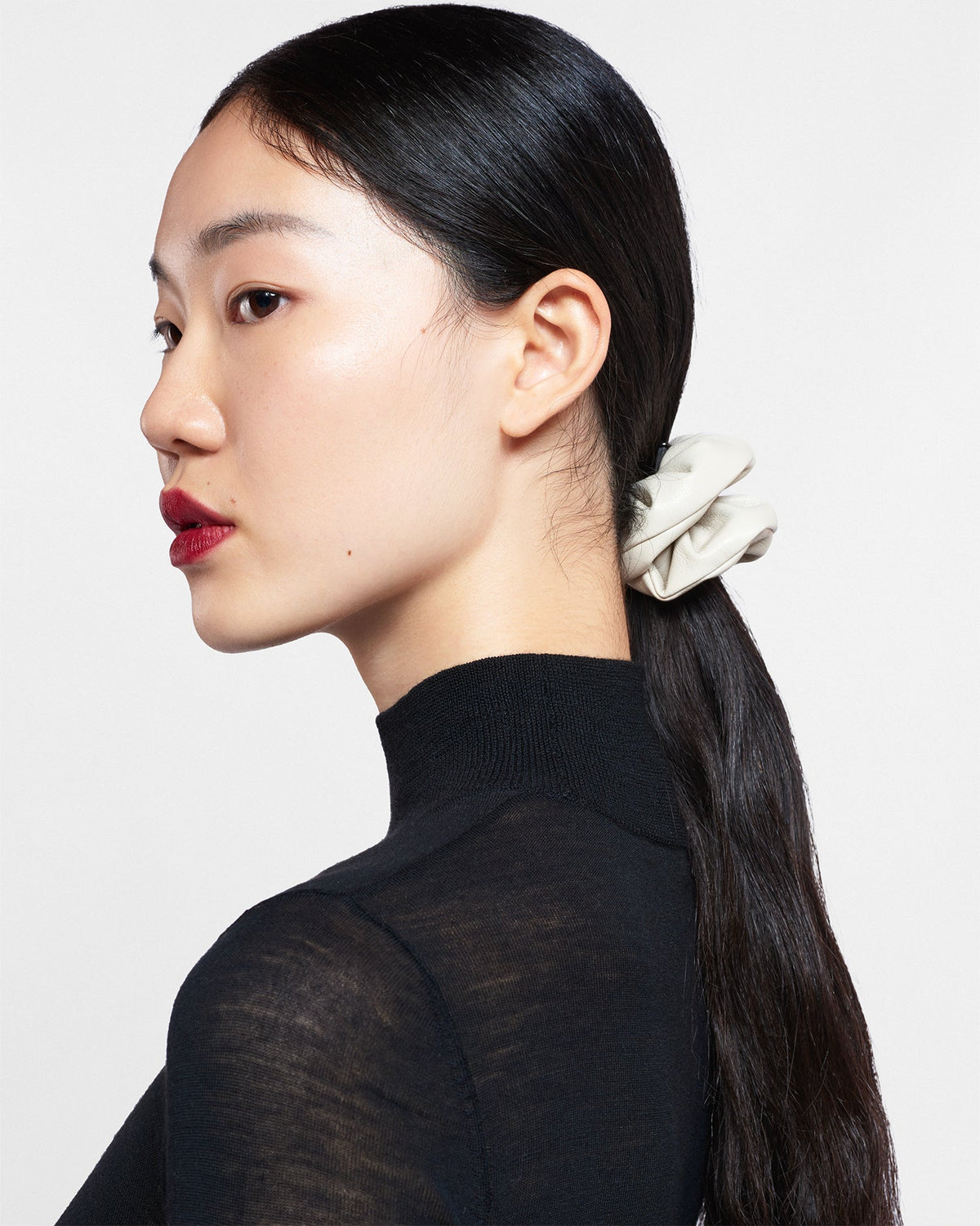Lou Okobor™ scrunchie - Creme | Nanushka