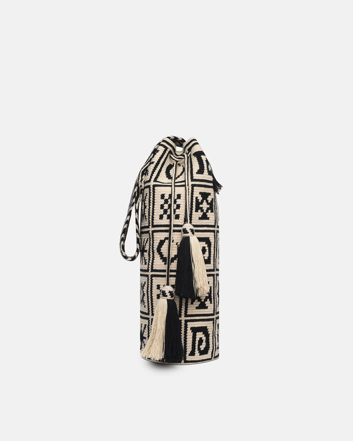 Wayuu Symbol Maxi Crocheted Bucket Bag - Kopjafa Black/Creme | Nanushka