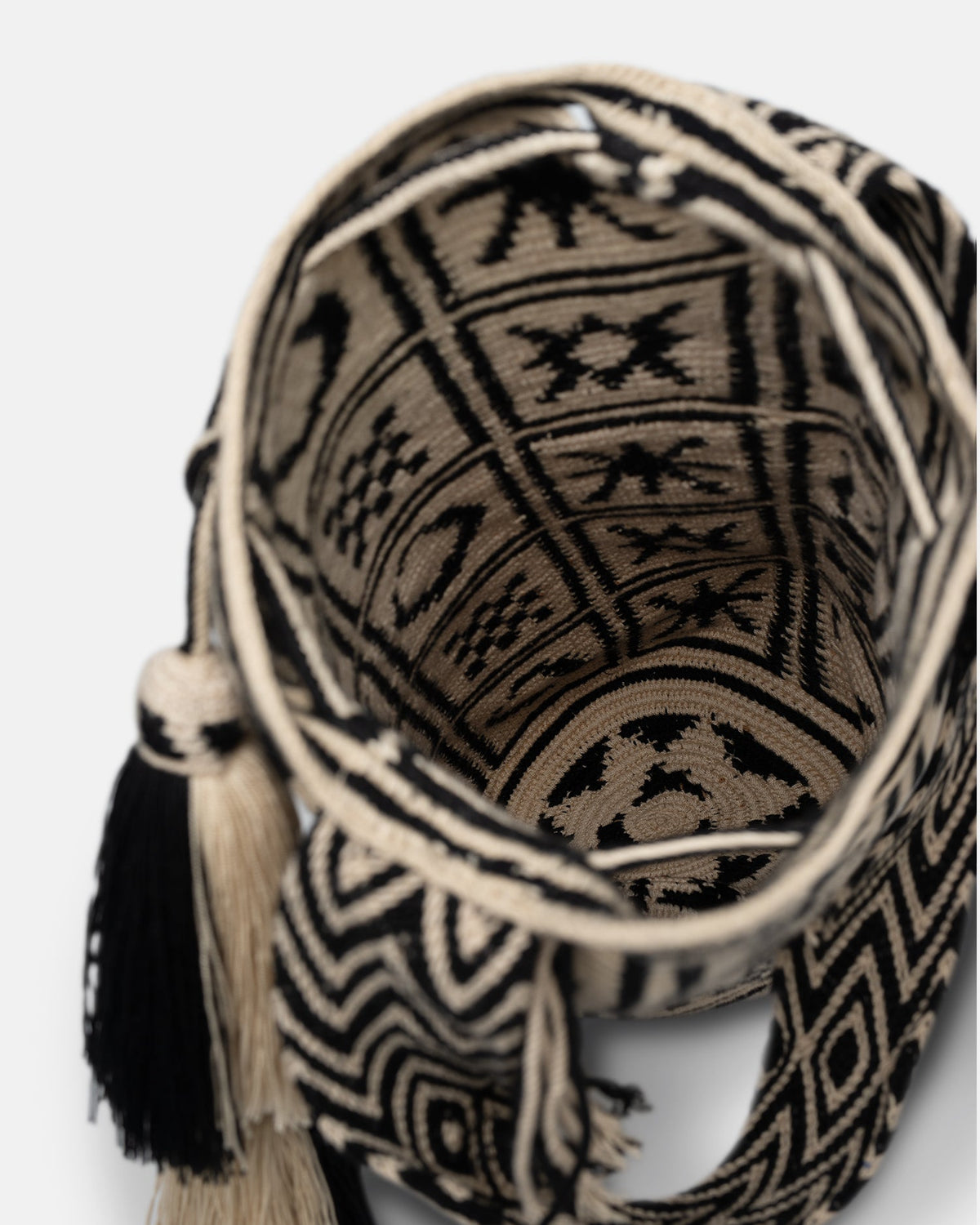 Wayuu Symbol Maxi Crocheted Bucket Bag - Kopjafa Black/Creme | Nanushka