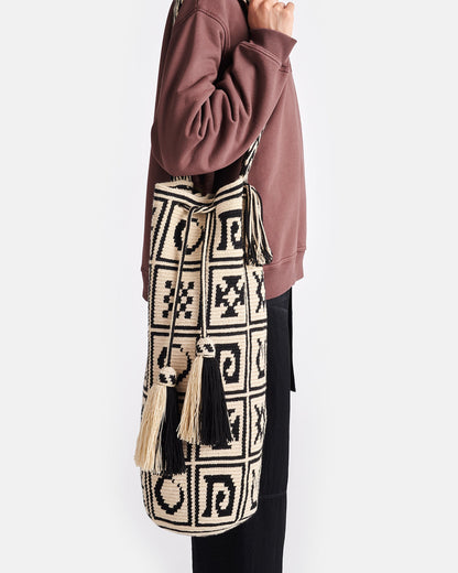 Wayuu Symbol Maxi Crocheted Bucket Bag - Kopjafa Black/Creme | Nanushka